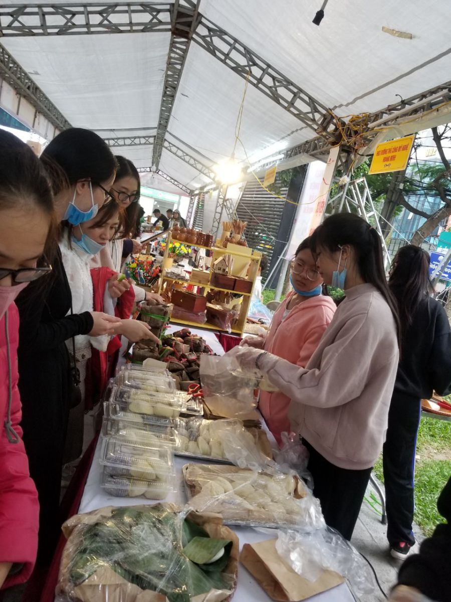 Ghé thăm phiên hội chợ nông sản vùng miền tại TNR GoldSeason
