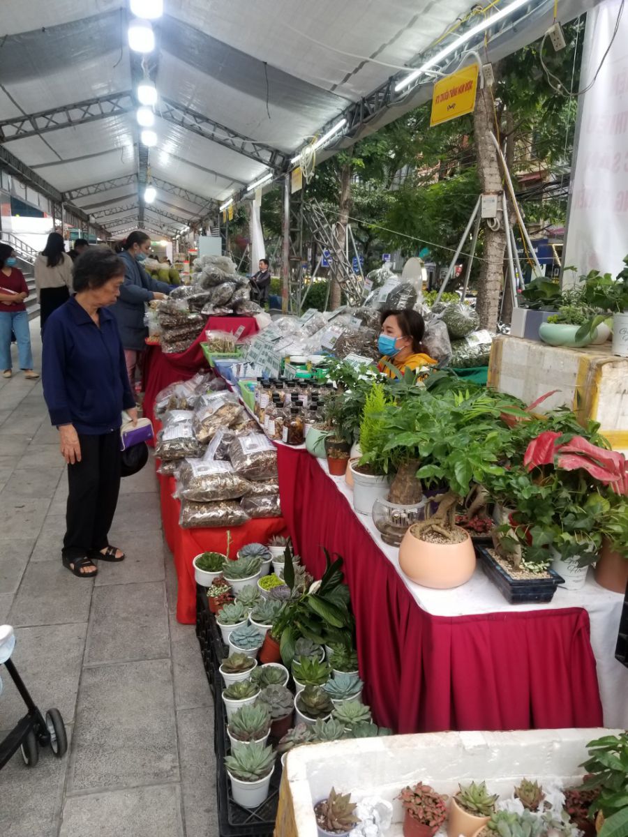 Ghé thăm phiên hội chợ nông sản vùng miền tại TNR GoldSeason