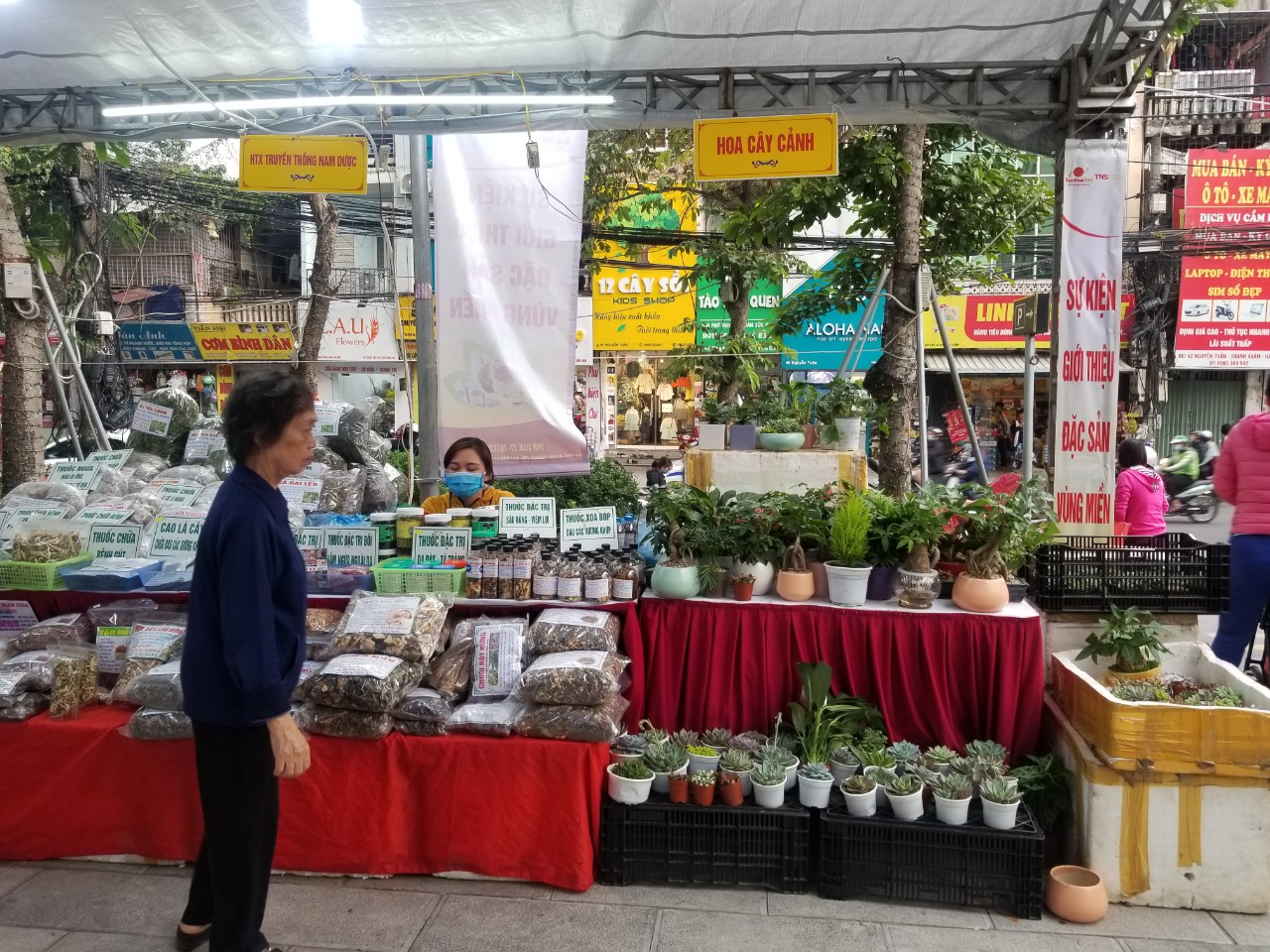 Ghé thăm phiên hội chợ nông sản vùng miền tại TNR GoldSeason